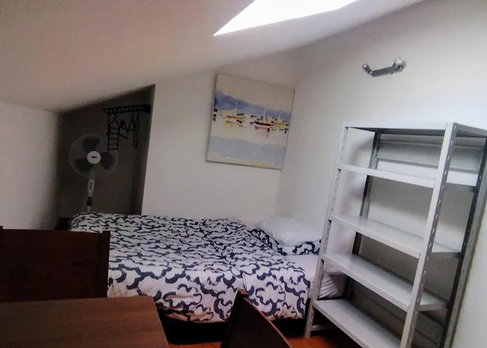 Privado 5 Quarto em Acomodações Particulares Famoes (Lisbon)